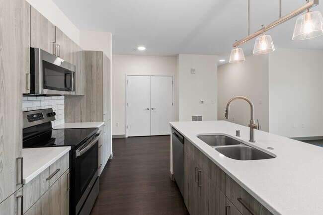 Foto del edificio - 2420 E Capitol Dr