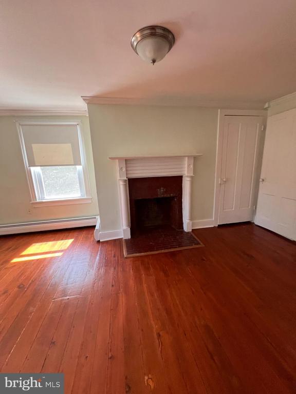 Building Photo - 704 W Washington St