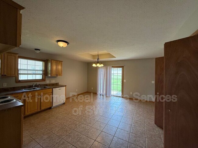 Foto del edificio - 2010 N Bradbury Ln