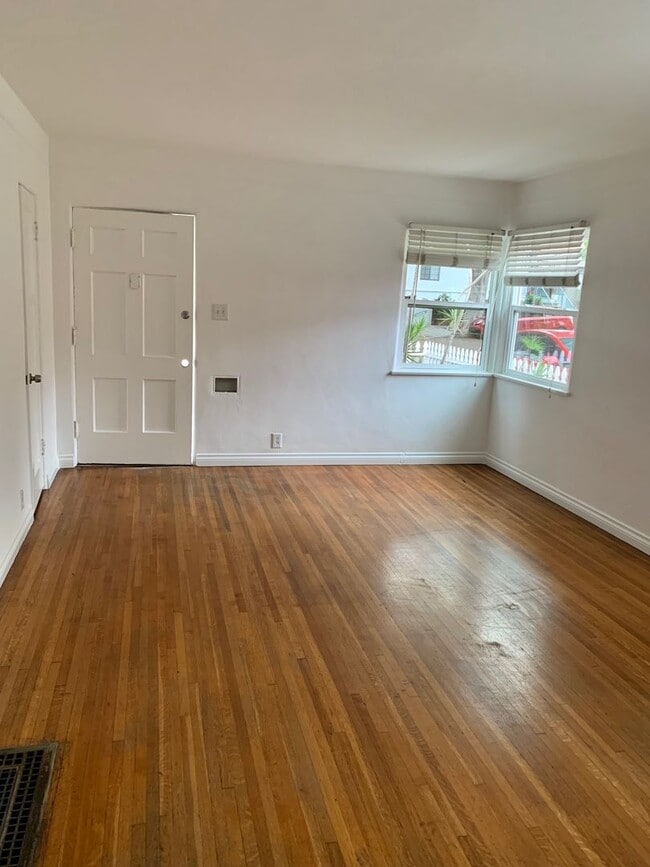 Building Photo - 155