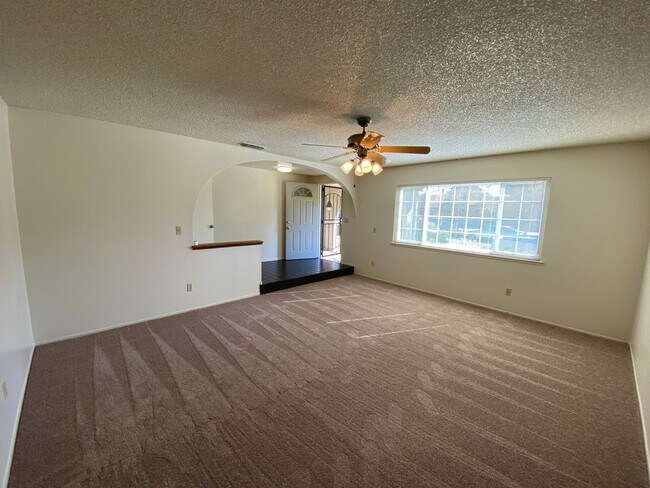 Building Photo - Spacious Home in a Court