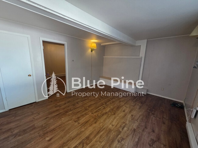 Building Photo - 840 Garfield St