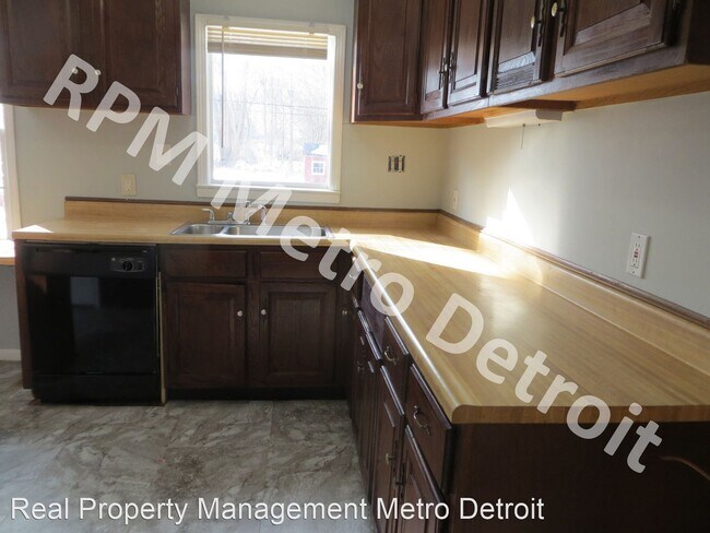 Building Photo - 3 br, 1.5 bath House - 20019 Lennane