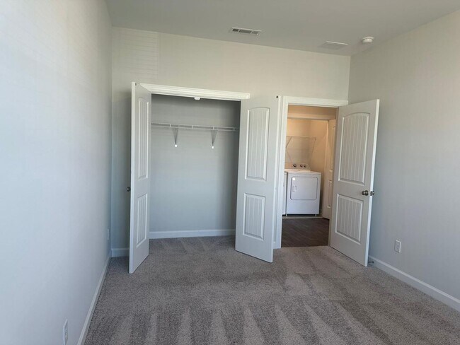 Foto del edificio - FANTASTIC townhouse in the beautiful neigh...