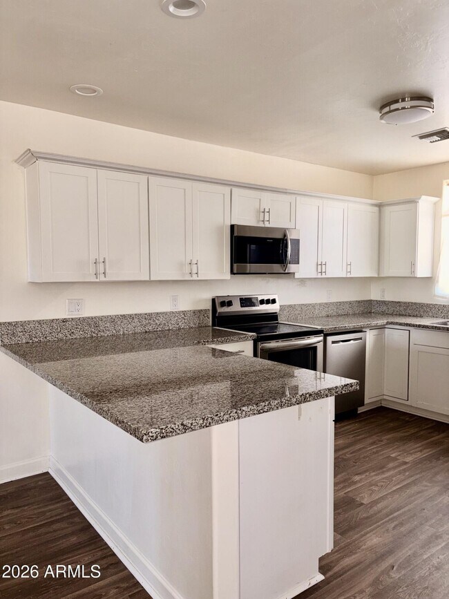 Foto del edificio - 805 E 8th St