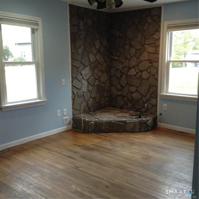 Foto del edificio - 319 Chesterfield Rd