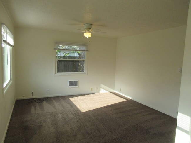 Foto del edificio - One Bedroom Home in Keizer