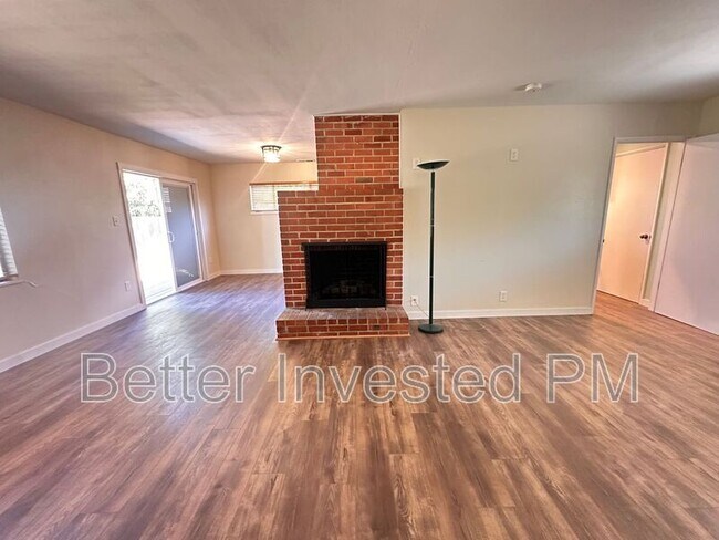 Foto del edificio - 719 Parkside Dr