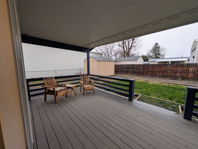 Foto del edificio - Lovely Furnished Apartment in the Clarkston Heights