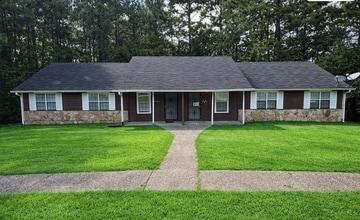 Building Photo - 8483 Pineland Dr