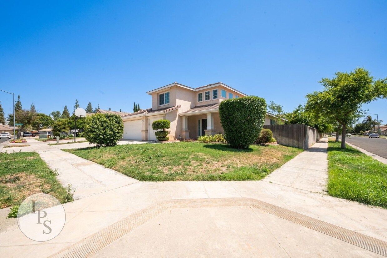 Primary Photo - Fresno CUSD Home, 4BR/3BA, Newly Remodeled...