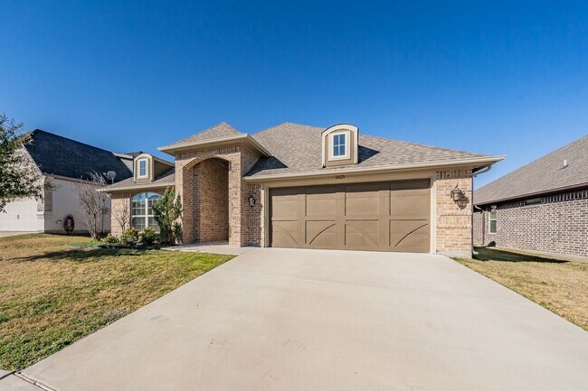 Building Photo - Single story 4 bedroom in Weatherford ISD with updates galore