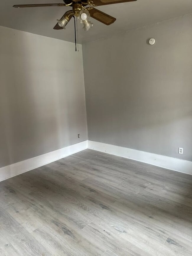 Building Photo - 453 3rd St