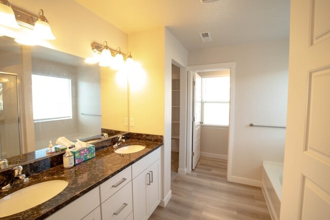 Building Photo - 4172 E Tivon Ln
