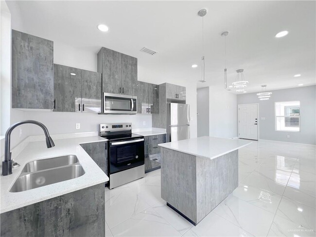 Building Photo - 817 N Woodson Ave