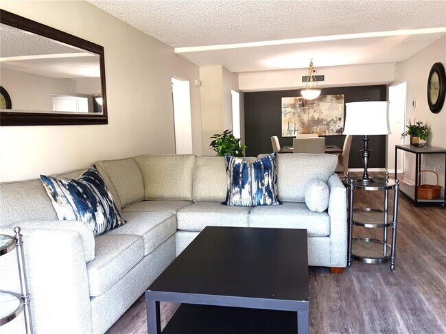 Foto del edificio - 2700 Bayshore Blvd