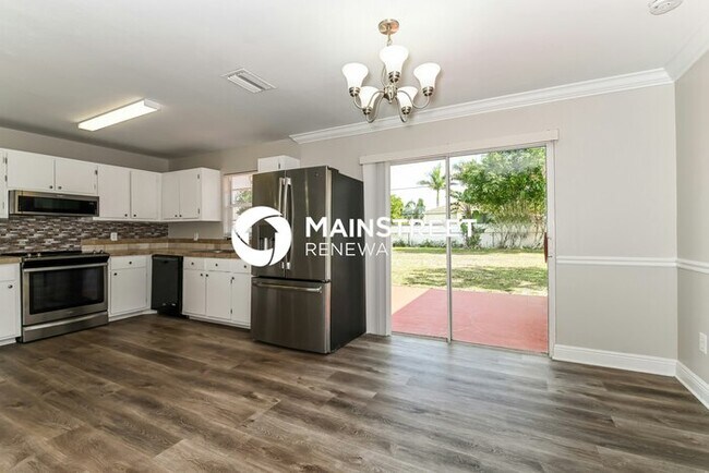 Foto del edificio - 3 Bedroom Pet-Friendly Home in CAPE CORAL,...