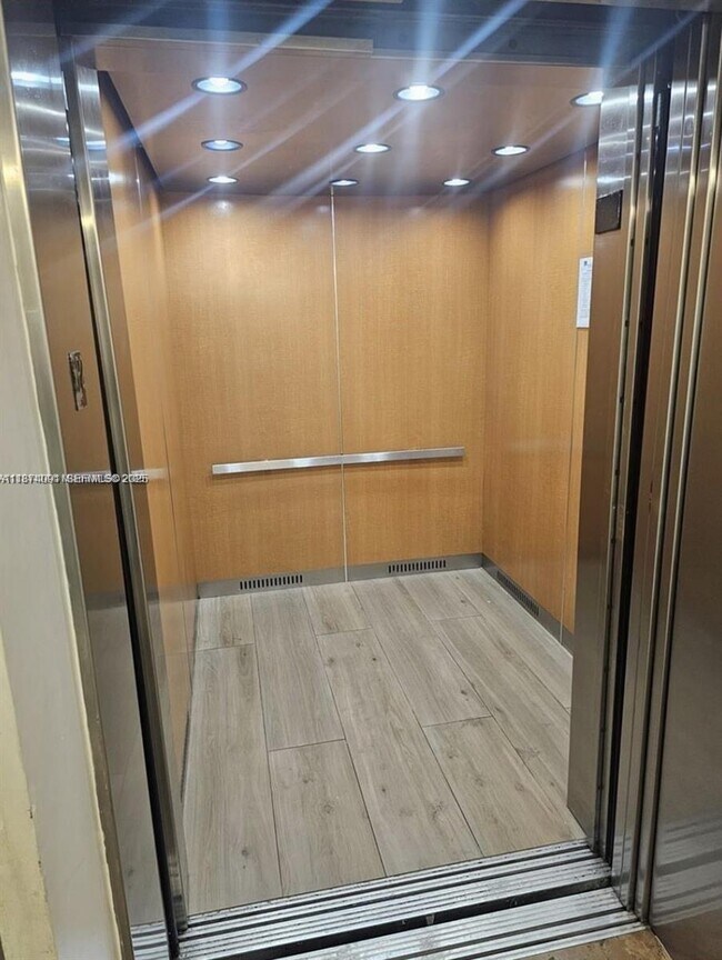 Foto del edificio - 102 SW 6th Ave