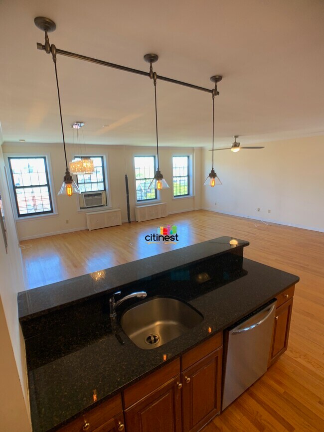 Building Photo - 9214 Ridge Blvd