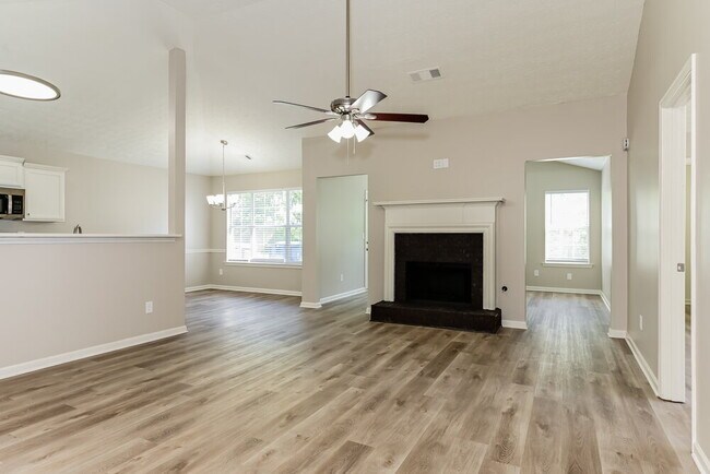 Foto del edificio - 1825 Courtyard Ln