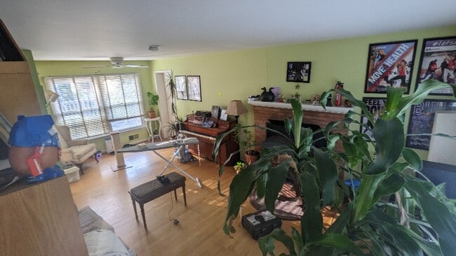 Foto del edificio - 10 Honeybee Ave