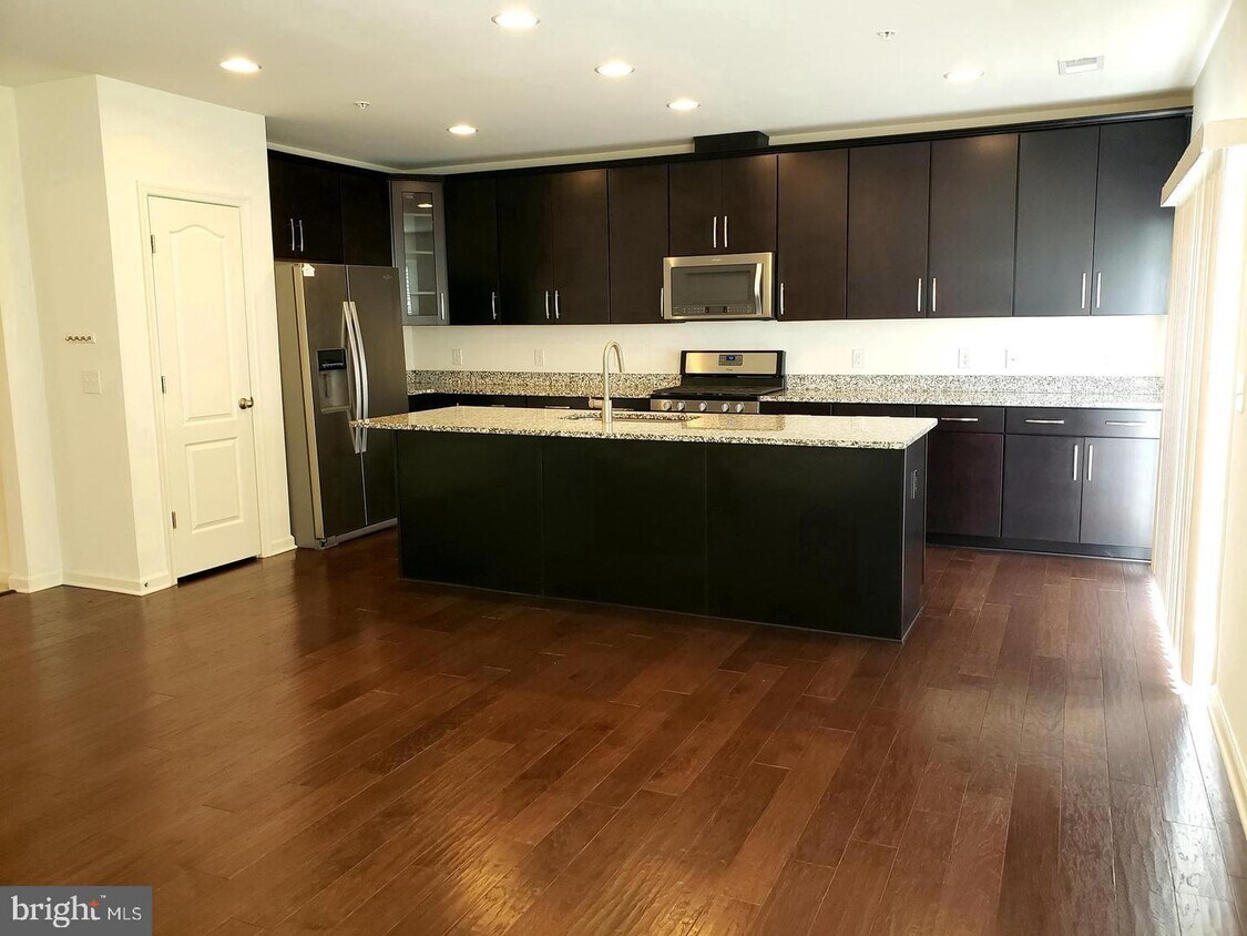 Foto principal - 16900 Porters Inn Dr