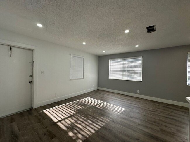 Foto del interior - 18 Ave. Villas LLC