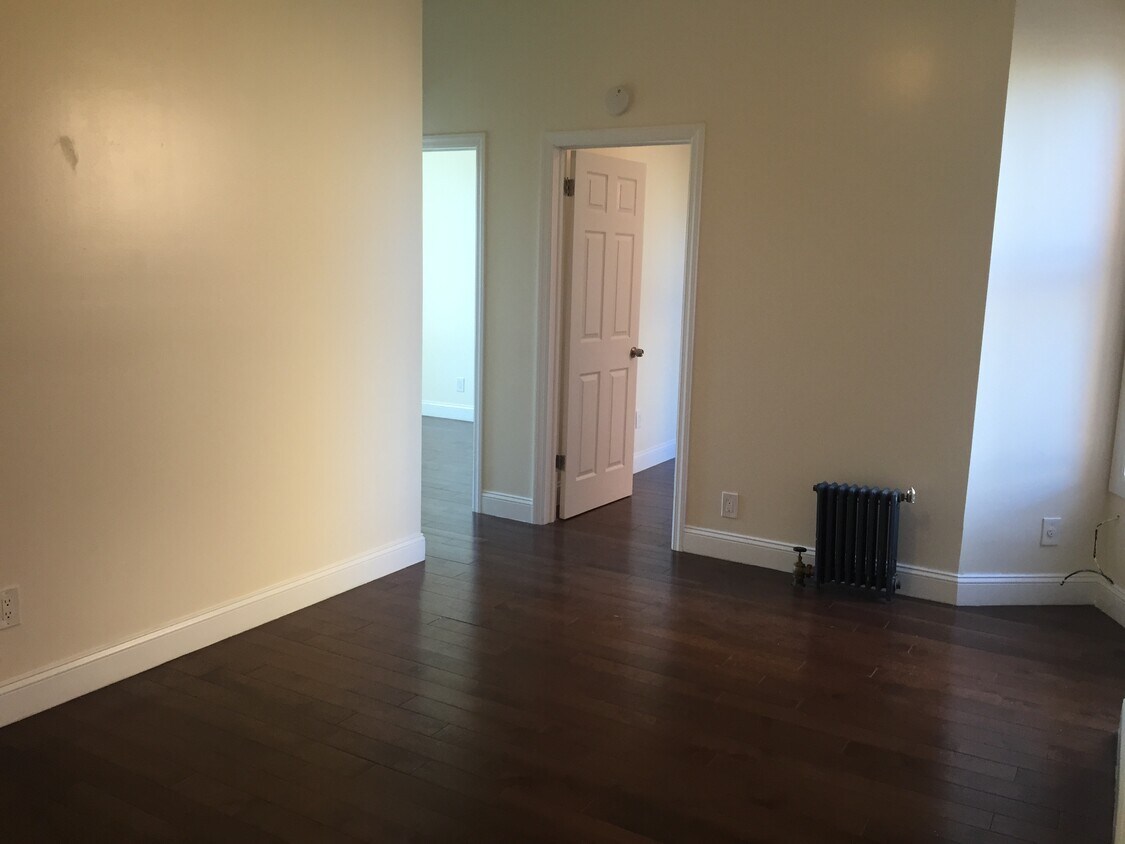 Primary Photo - 1469 5th Ave