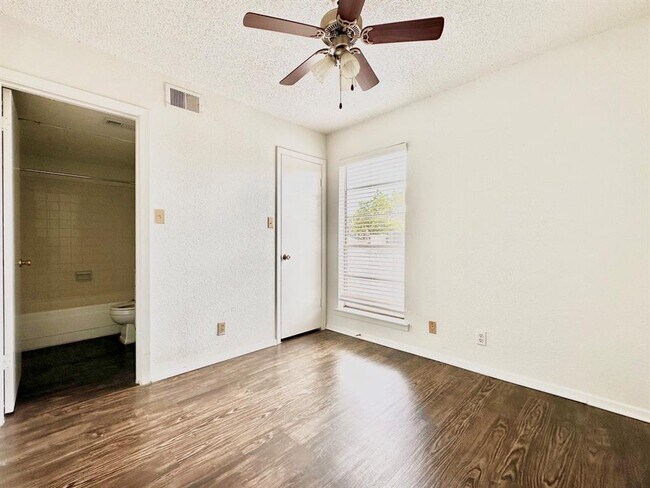 Foto del edificio - 2803 Hemphill Park
