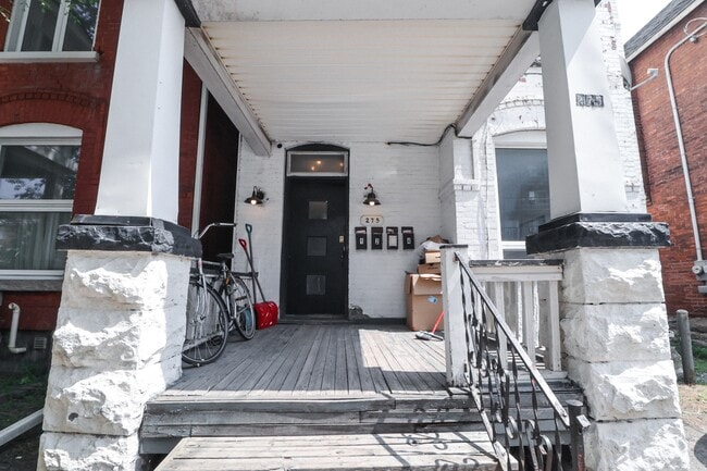 Building Photo - 275 Bronson Ave