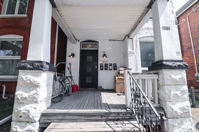 Photo du bâtiment - 275 Bronson Ave