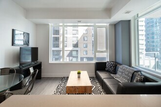 Building Photo - 90 Champagne Ave S