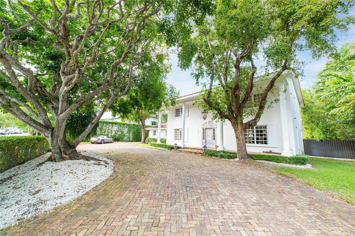 Primary Photo - 575 Bay Point Rd