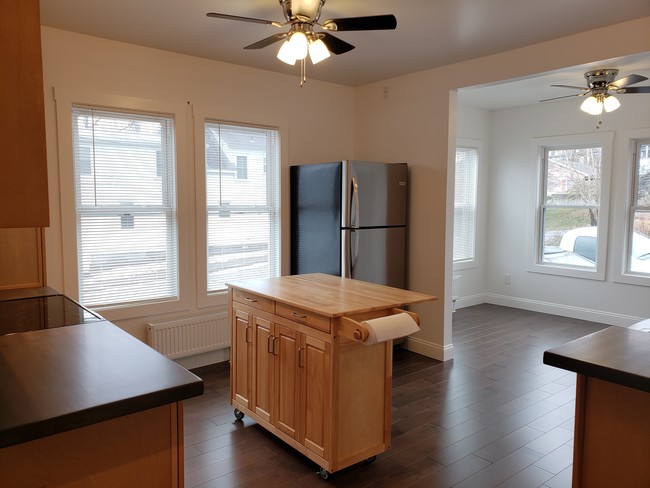 Kitchen/Dining Room/Sunroom - 57 Franklin St