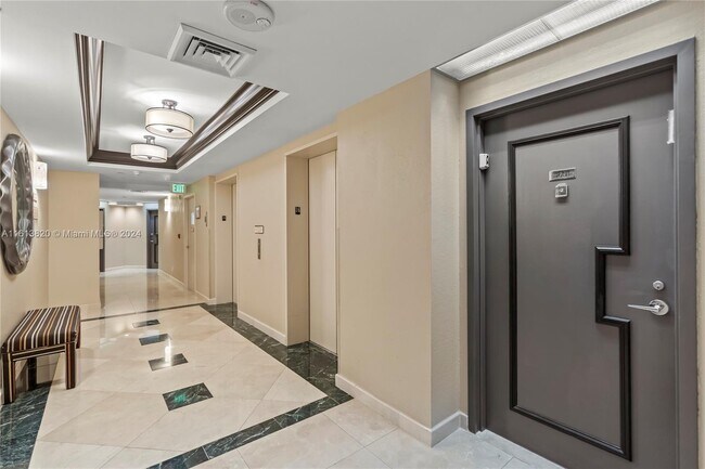 Building Photo - 3598 Yacht Club Dr