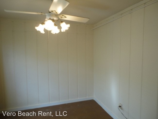 Building Photo - 519 Periwinkle Dr