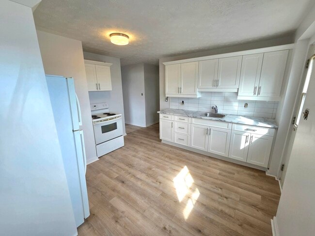 Building Photo - 80 Ross St