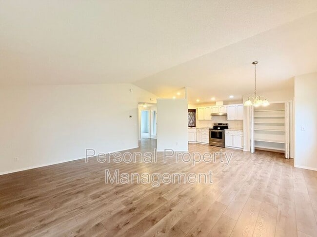 Building Photo - 10411 NE 66th St