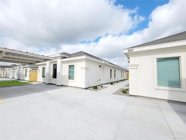 Foto del edificio - 7007 N 59th St