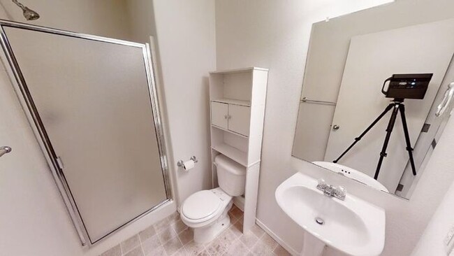 Foto del edificio - Move-in Ready! Dual Master Bedrooms in a L...