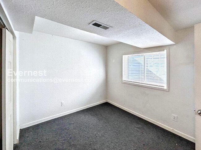 Building Photo - 663 Seawell Dr