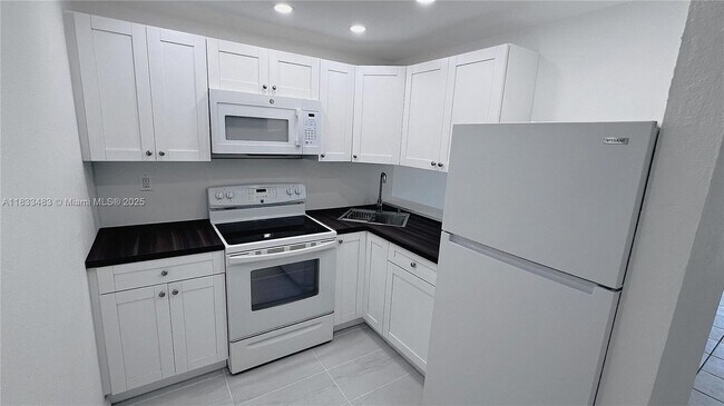 Foto del edificio - 801 NW 47th Ave