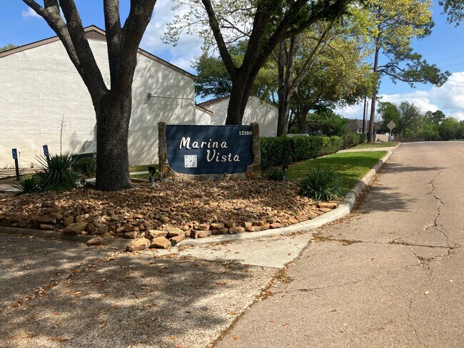 Building Photo - 12100 Melville Dr