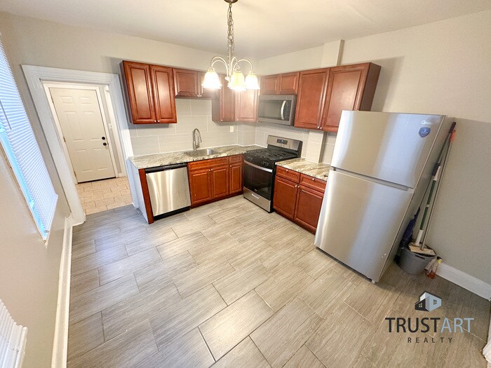 Foto principal - 3 Bedroom townhome in Mantua, Philadelphia!