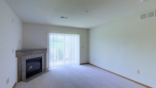 Foto del edificio - Condo Style Lower 2 Bedroom 2 Bathroom Apartment is Available