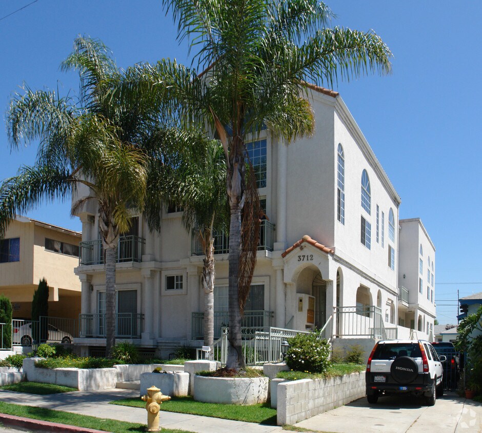 Primary Photo - 3712 S Bentley Ave