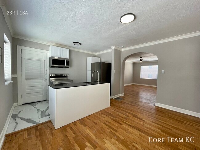 Foto del edificio - 1114 W 45th St