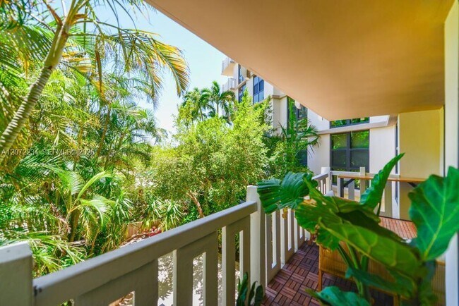 Foto del edificio - 1121 Crandon Blvd
