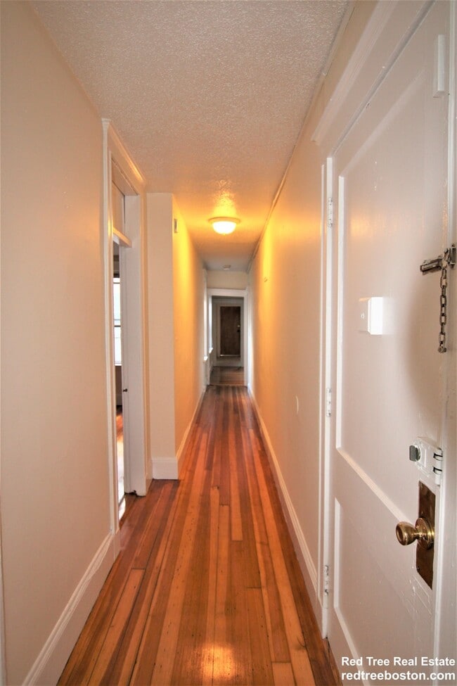 Building Photo - 6 Barrows St