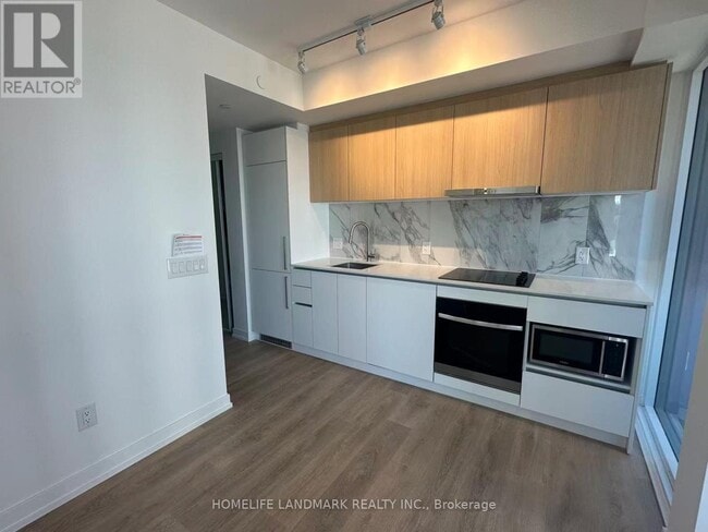 Building Photo - 1100 Sheppard Ave W